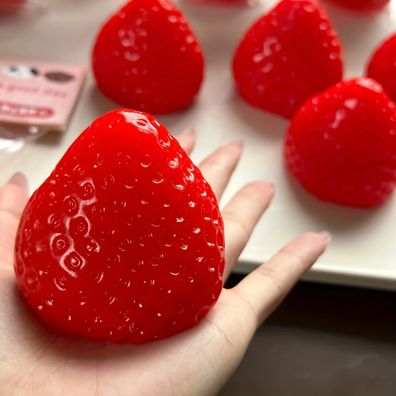 Kids Toys Entertainer - Мягкая игрушка-антистресс 1R-Squishy Big Strawberry Squeeze1Toy