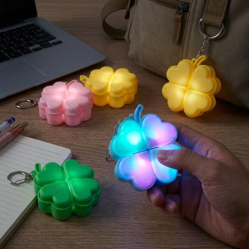 Kid Toys Ads - Светящийся LED-брелок «Счастливый четырехлистный клевер» с